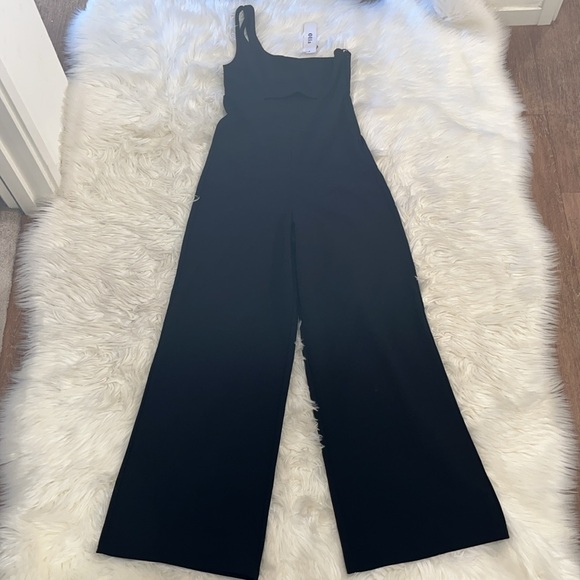 NWT Vici \\ Olia Black ‘Brayden’ One Shoulder Jumpsuit - Picture 5 of 16